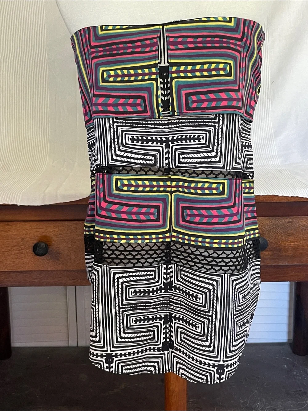 Artelier by Nicole Miller Strapless Geometric Print Tube Top - Picture 4 of 7